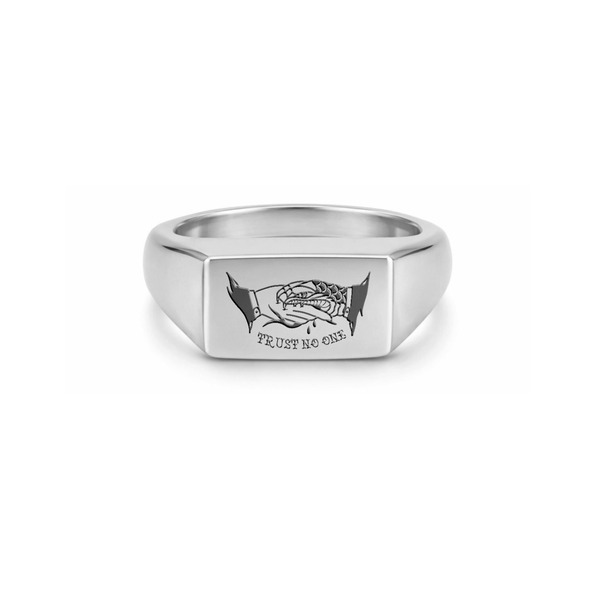 Bague Trust no One