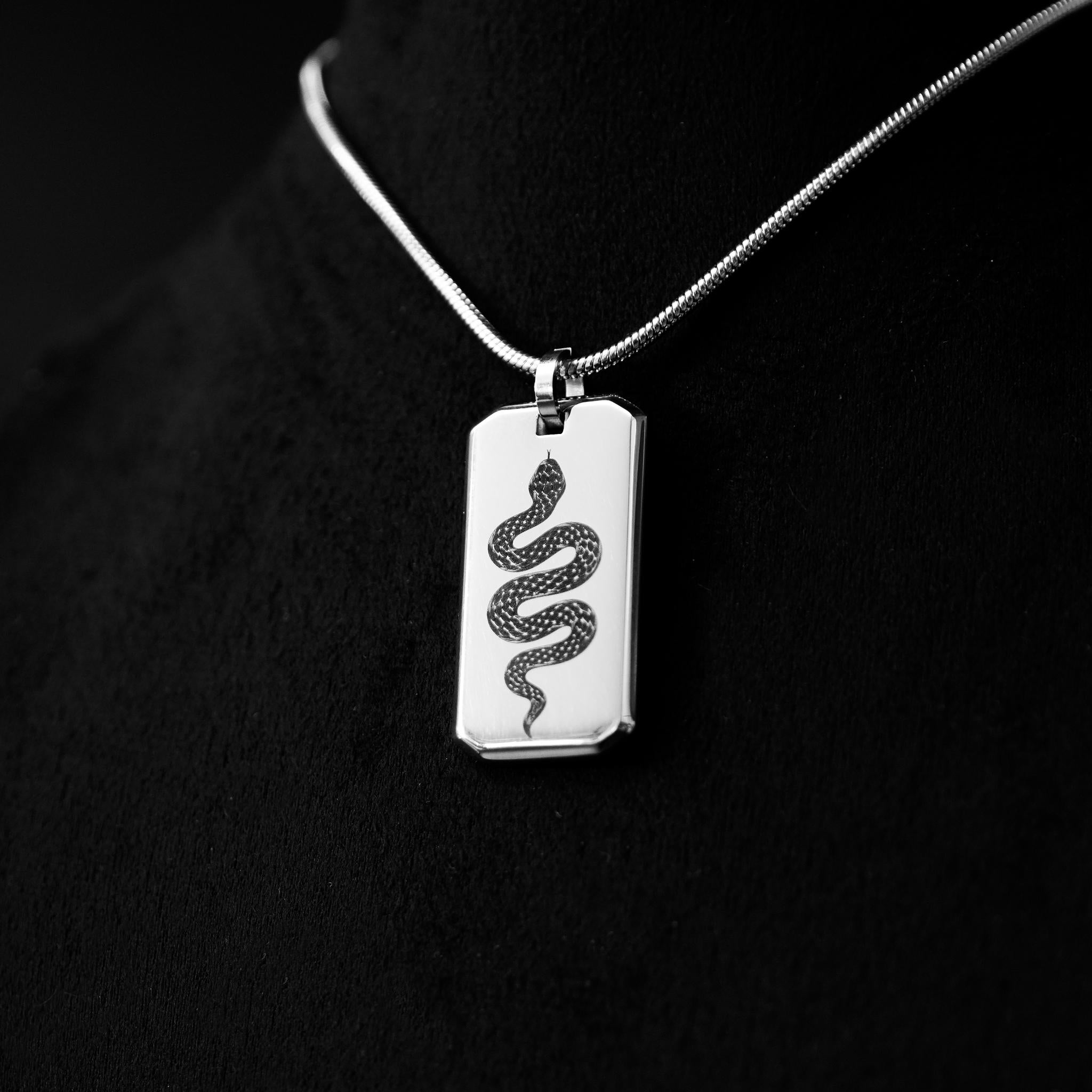 Collier avec pendentif Serpent